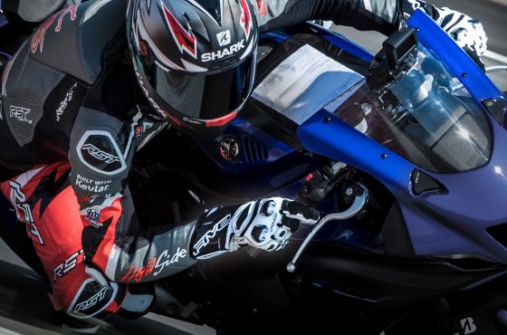 J’ai porté le gant moto le plus cher au monde : le Five RFX Race